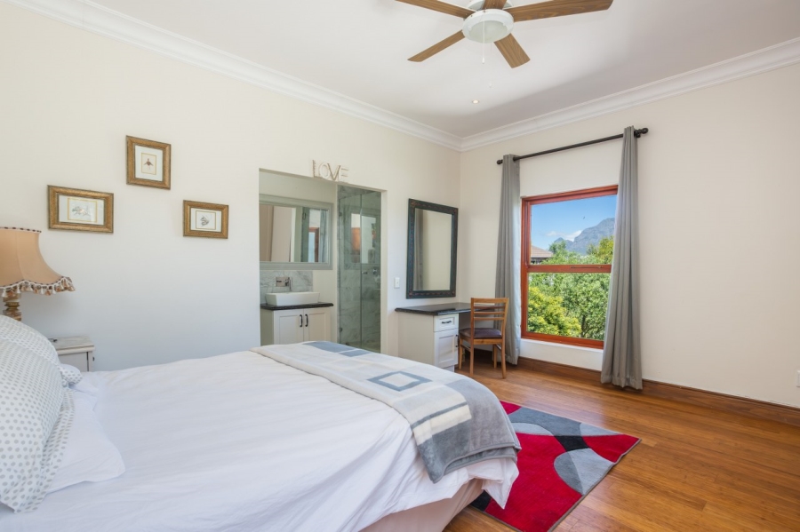 5 Bedroom Property for Sale in Val De Vie Estate Western Cape